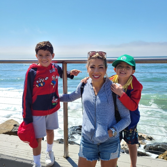 Meet your Posher, Stephanie - Picture 4 of 11